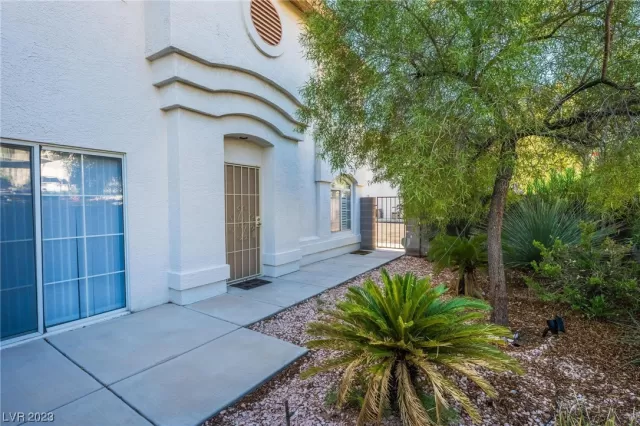 MLS: 2524184 Condo For Sale