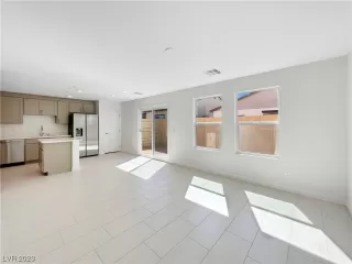 Photo #4: 2524189 Listing