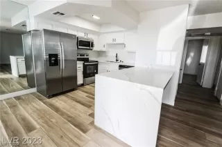 Photo #3: 2524270 Listing