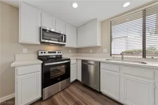 Photo #5: 2524278 Listing