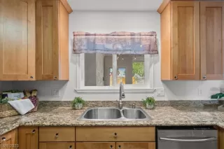 Photo #5: 2524337 Listing