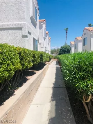 Photo #3: 2524340 Listing