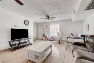 Photo #6: 2524394 Listing