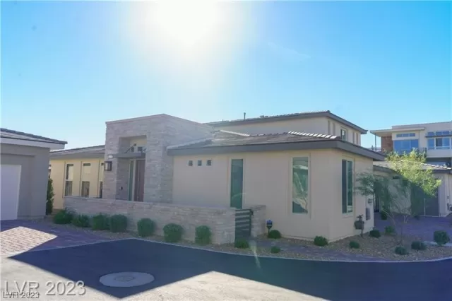 MLS: 2524402 Condo For Sale
