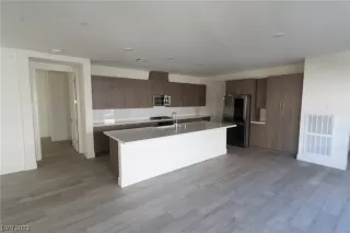 Photo #5: 2524402 Listing 