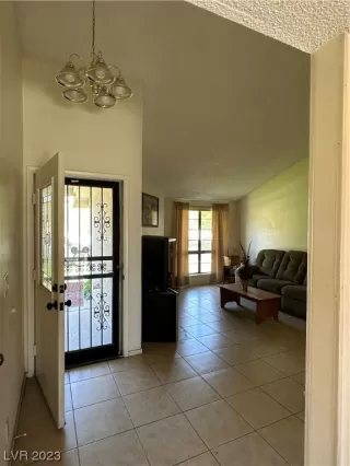 Photo #4: 2524458 Listing