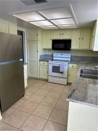 Photo #6: 2524458 Listing