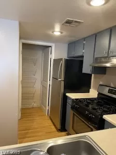 Photo #6: 2524467 Listing 