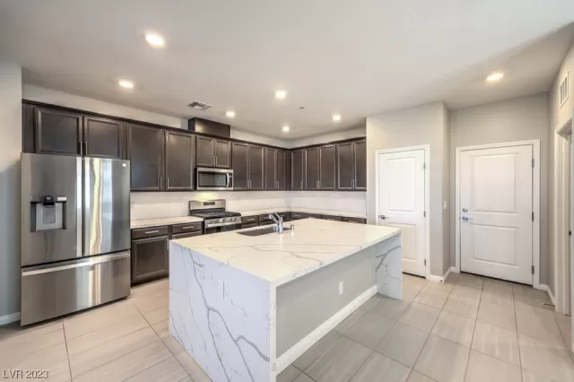 MLS: 2524472 Condo For Sale