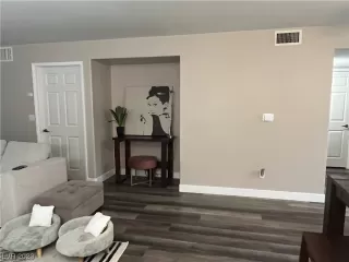 Photo #4: 2524498 Listing