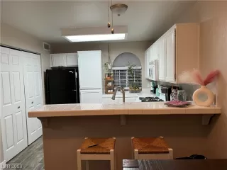 Photo #5: 2524498 Listing