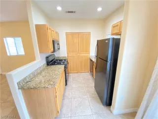 Photo #5: 2524572 Listing