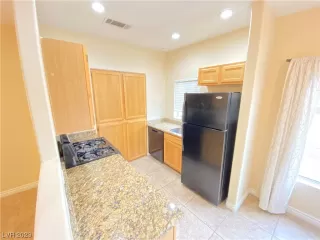 Photo #6: 2524572 Listing