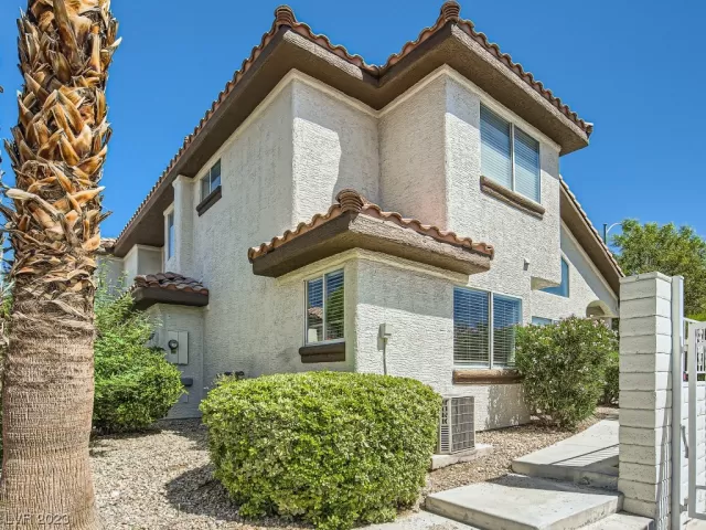 MLS: 2524627 Condo For Sale