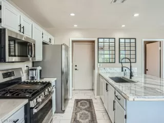 Photo #4: 2524627 Listing