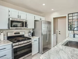 Photo #5: 2524627 Listing