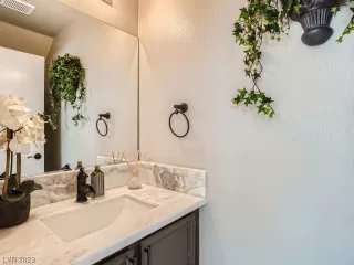 Photo #6: 2524627 Listing