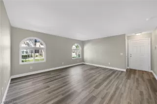 Photo #3: 2524633 Listing