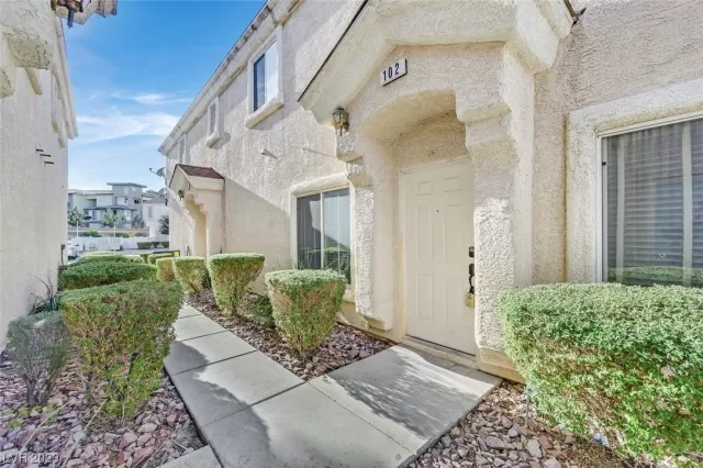 MLS: 2524726 Condo For Sale