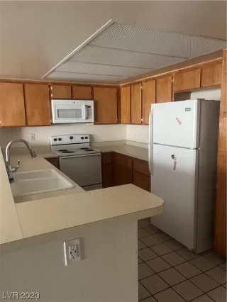 Photo #6: 2524809 Listing