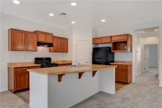 Photo #6: 2524826 Listing