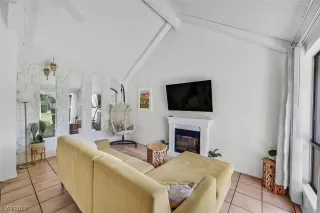 Photo #3: 2524838 Listing