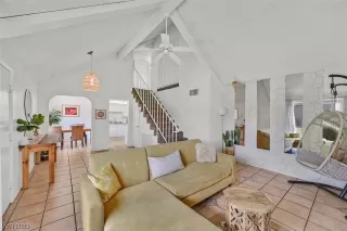 Photo #5: 2524838 Listing