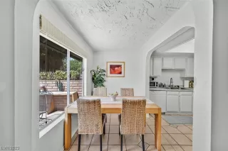 Photo #6: 2524838 Listing