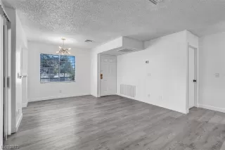 Photo #4: 2524934 Listing