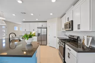 Photo #3: 2524943 Listing