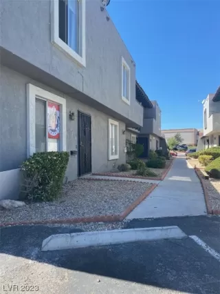 Photo #1: 2524982 Listing