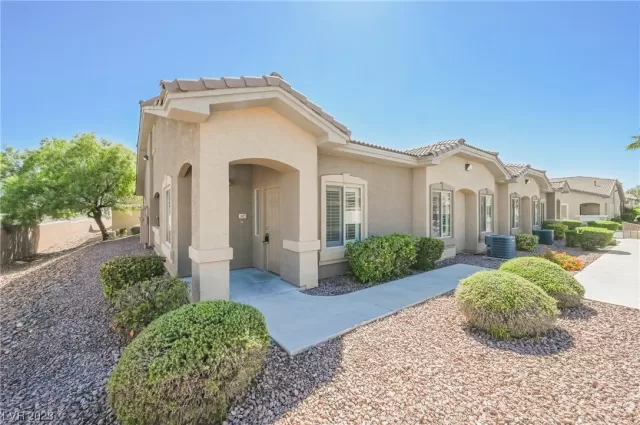 MLS: 2524992 Condo For Sale