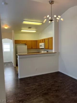 Photo #3: 2525066 Listing