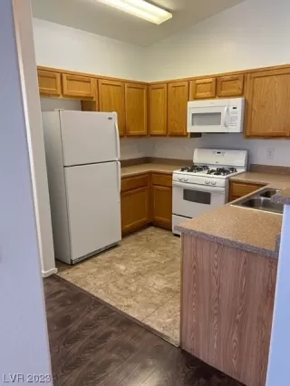 Photo #6: 2525066 Listing