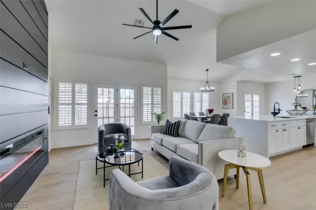 MLS: 2525074 Condo For Sale