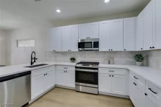 Photo #2: 2525076 Listing 