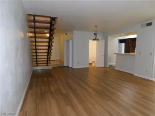 Photo #5: 2525108 Listing 