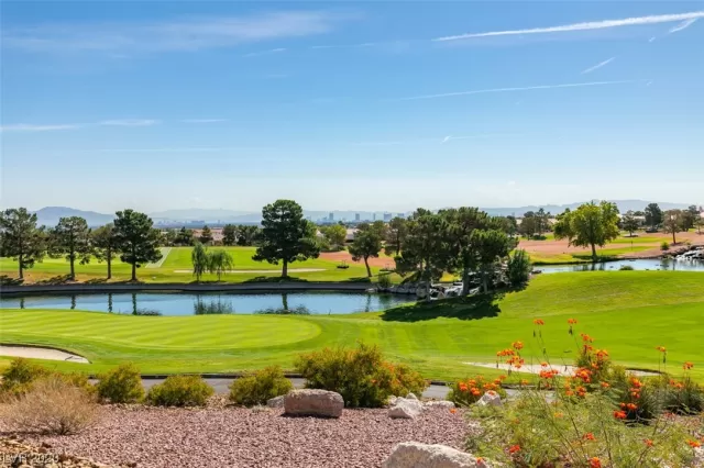 MLS: 2525484 Condo For Sale