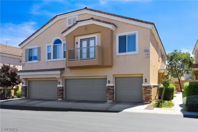 MLS: 2525494 Condo For Sale