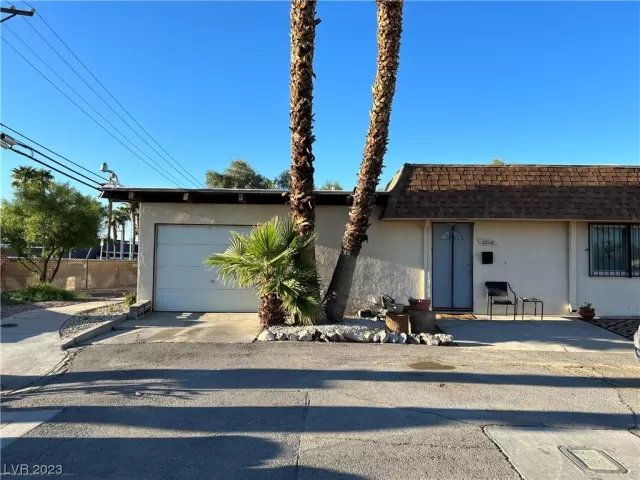 MLS: 2525594 Condo For Sale