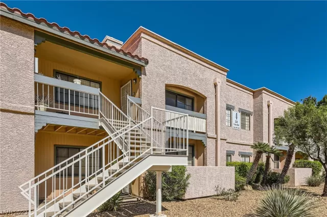 MLS: 2525626 Condo For Sale