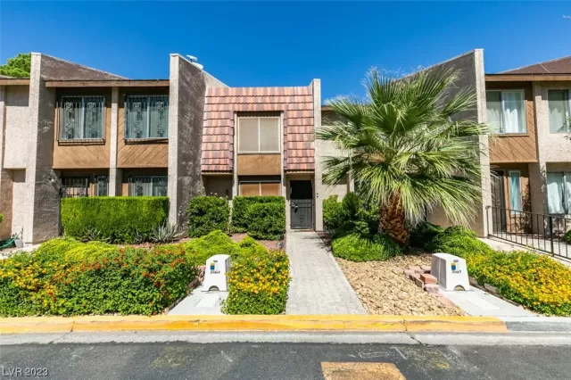 MLS: 2525710 Condo For Sale