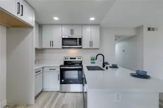 Photo #2: 2525788 Listing 