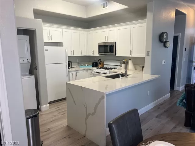 MLS: 2525876 Condo For Sale