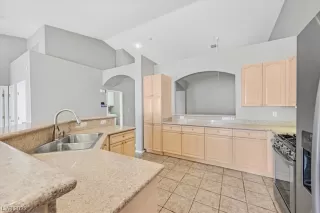 Photo #4: 2525915 Listing