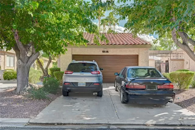 MLS: 2526022 Condo For Sale