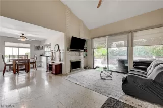 Photo #5: 2526022 Listing