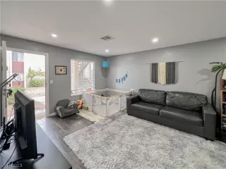 Photo #5: 2526025 Listing