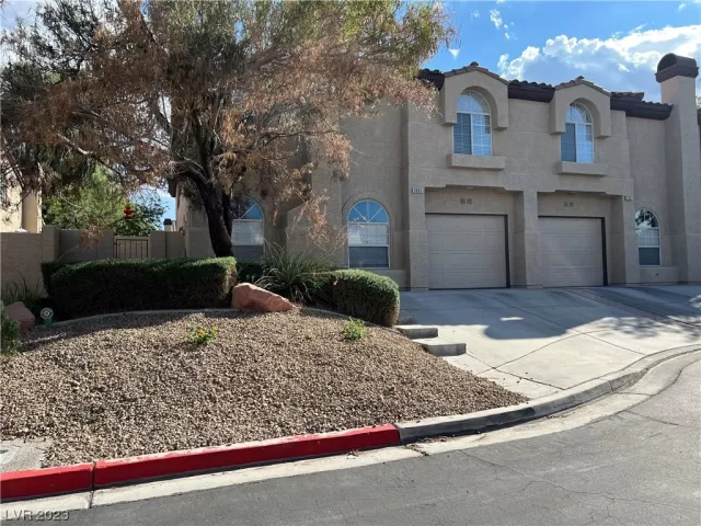 MLS: 2526068 Condo For Sale