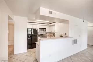 Photo #5: 2526129 Listing